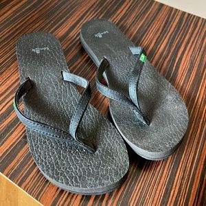 Sanuk Flip Flops, Black